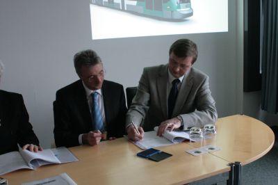 Foto des Albums: Vertragsunterzeichnung zum Straßenbahn-Kauf (30.01.2009)