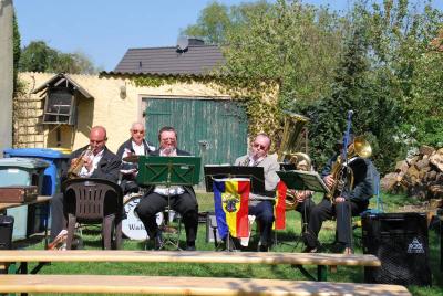 Foto des Albums: Eröffnung "Rosis Hofladen" in Sewekow (29.04.2009)
