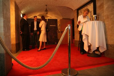 Foto des Albums: Inoffizielle Eröffnungsparty des Paparazzi mit vielen Promis (20.05.2006)