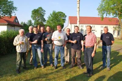 Foto des Albums: Maibaumaufstellen in Sewekow 2009 (06.05.2009)