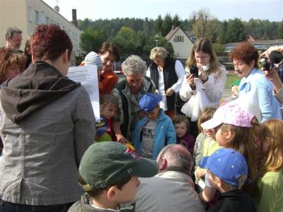 Foto des Albums: Grundsteinlegung Kindergarten Baruth/Mark Neubau (15. 04. 2009)