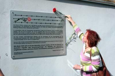 Foto des Albums: Enthüllung der Gedenktafel für Zwangsarbeiter an der Universität Potsdam (08.05.2009)