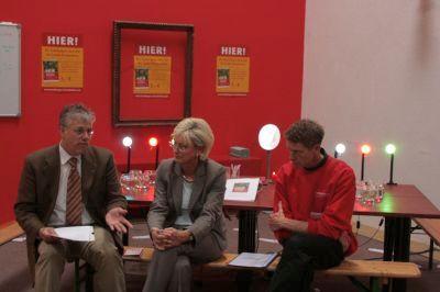 Foto des Albums: Präsentation des neuen Familienpasses mit Ministerin Ziegler im Exploratorium (03.06.2009)