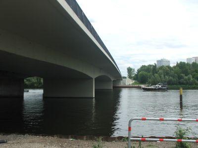 Foto des Albums: Aktueller Stand der Bauarbeiten an der Humboldtbrücke (13.07.2009)