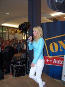 Foto des Albums: Autogrammstunde ''Rosanna Rocci'' in den Bahnhofspassagen (03.08.2009)