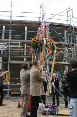 Foto des Albums: Richtfest für einen Neubau am Astrophysikalischen Institut Potsdam (11.08.2009)