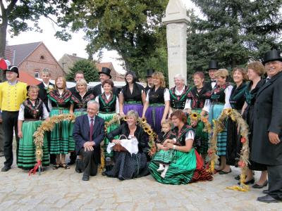 Fotoalbum Einweihung der Postmeilensäule in Illmersdorf mit gleichzeitigem Dorffest