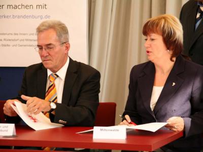 Foto des Albums: Unterzeichnung der Rahmenvereinbarung maerker.brandenburg.de (17.09.2009)