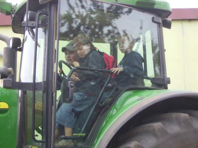 Bild: Die Fahrt mit dem Traktor