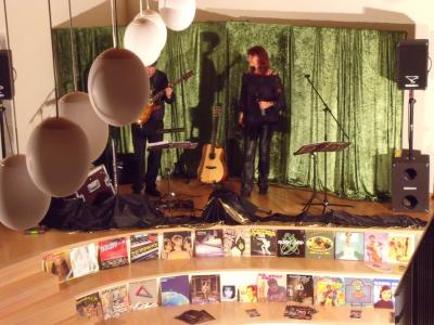 Foto des Albums: Maler Günther Raabe und das Duo Capriccio mit Ostrock-Klassikern (03. 10. 2009)