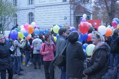 Foto des Albums: Luftballon-Wunschaktion am Einstein Gymnasium (13.11.2009)