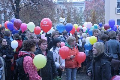 Foto des Albums: Luftballon-Wunschaktion am Einstein Gymnasium (13.11.2009)