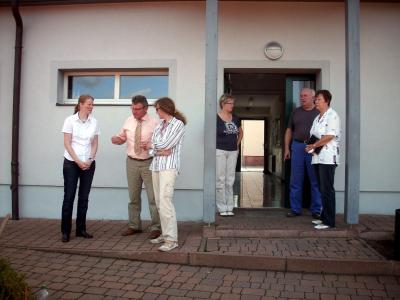 Foto des Albums: Rundgang - Wettbewerb "familien- und kinderfreundliche Kommune" (16. 11. 2009)