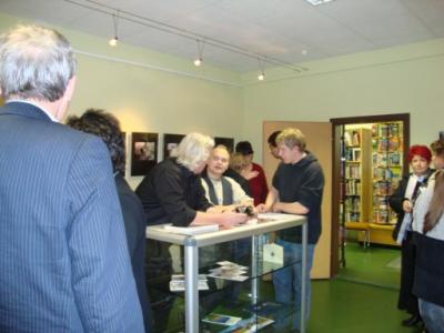 Foto des Albums: Eröffnung der Fotoausstellung vom STATTwerke e.V. in der Bibliothek Kyritz (04.12.2009)