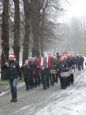 Foto des Albums: Abholung des Weihnachtsmannes und Märchenstunde (24.12.2009)
