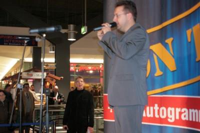 Foto des Albums: Promotion-Live-Auftritt mit Autogrammstunde mit der Gruppe Wind in den Bahnhofspassagen (07.01.2010)