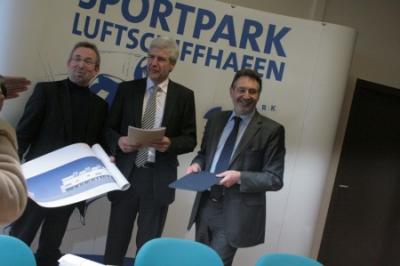 Foto des Albums: Minister Rupprecht übergibt Fördermittel für Sportschule (16.03.2010)