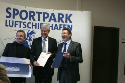 Foto des Albums: Minister Rupprecht übergibt Fördermittel für Sportschule (16.03.2010)
