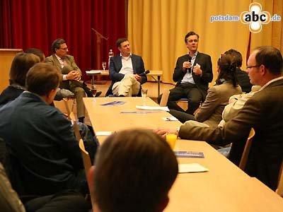 Foto des Albums: Potsdamer FDP diskutiert am Schlaatz zu Datenschutz im Internet (15.04.2010)