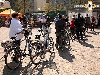 Foto des Albums: Fahrradmarkt auf dem Luisenplatz (24.04.2010)