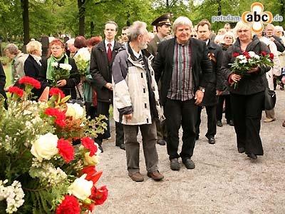 Foto des Albums: Kranzniederlegung zum 65. Jahrestag der Befreiung vom Hitlerfaschismus (08.05.2010)