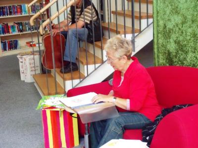 Foto des Albums: Annemarie und Knut Stern aus Haldensleben lesen und musizieren für Zielitzer Kindergartenkinder (12. 05. 2010)
