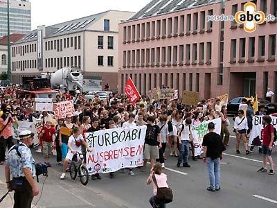 Foto des Albums: Bildungsdemo von Schülern und Studenten in der Innenstadt (09.06.2010)