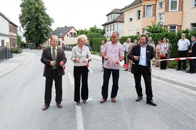 Bild: ... und schnipp + schnapp - die Springteichallee ist eröffnet.