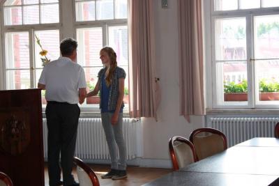 Foto des Albums: Bürgermeister überreichte Ehrenurkunde an Schülerinnen der Diesterweg-Grundschule (01.07.2010)