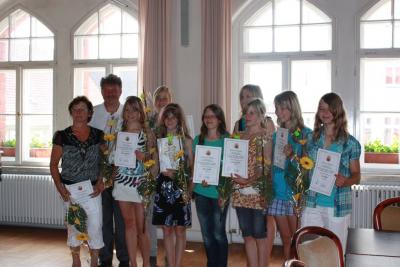 Foto des Albums: Bürgermeister überreichte Ehrenurkunde an Schülerinnen der Diesterweg-Grundschule (01.07.2010)