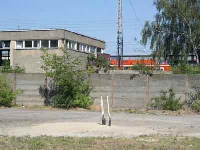 Foto des Albums: Bau des Bahnhofsvorplatzes mit 1. Spatenstich gestartet (22. 07. 2010)