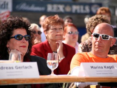 Foto des Albums: Wahl der Wasserkönigin am Hafen der Weissen Flotte (21.04.2007)