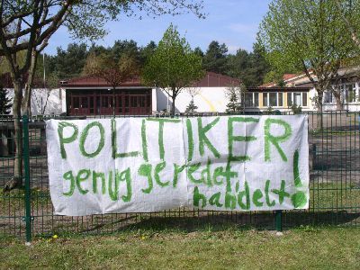 Foto des Albums: Protestdemonstration zum Erhalt der Sekundarstufe I in der Glöwener Oberschule - Serie 1 (20. 04. 2007)