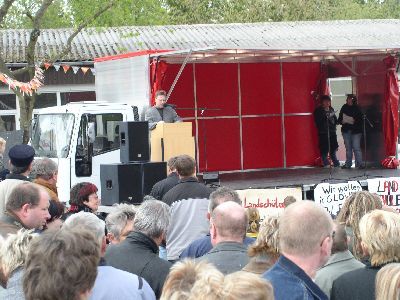 Foto des Albums: Protestdemonstration zum Erhalt der Sekundarstufe I in der Glöwener Oberschule - Serie 2 (20. 04. 2007)