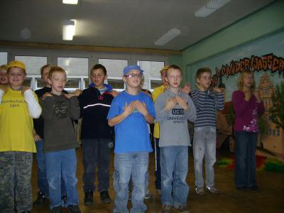 Bild: ...ein Begrüßungsrap der 4b