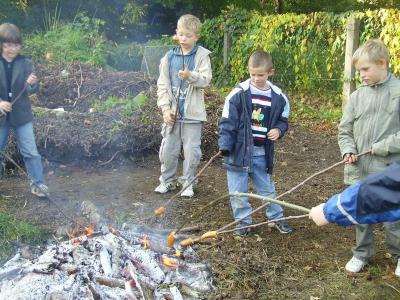 Bild: werden Würstchen gegrillt