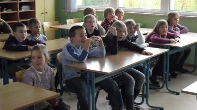 Bild: Die Kinder hörten aufmerksam zu