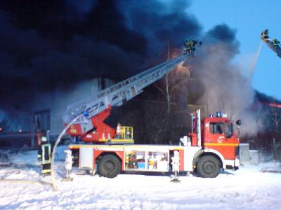 Foto des Albums: Großbrand einer Lagerhalle am 29.11.2010 (07. 12. 2010)
