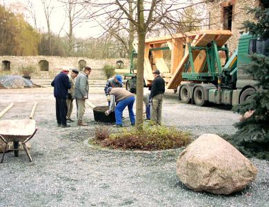 Foto des Albums: Bau des Vereinshauses (03.05.2005)