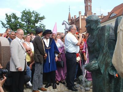 Foto des Albums: 770 Jahre Kyritz: Einweihung des Brunnens auf dem Kyritzer Marktplatz (16.06.2007)