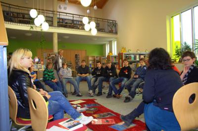 Foto des Albums: "Tolles Buch" mit Tina Kemnitz und den 8. Klassen der Sek. Schule Zielitz (13. 04. 2011)