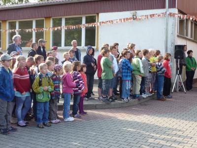 Foto des Albums: Einweihung Spielplatz Schule Glöwen (13. 05. 2011)