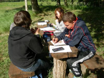 Foto des Albums: Unterricht am Lehrpfad an der Oberschule mit Grundschulteil Glöwen (25. 05. 2011)