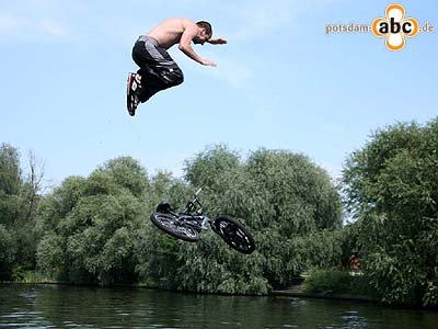 Foto des Albums: 10. Potsdamer Lake-Jumping an der Alten Fahrt - Serie 3 (21.07.2007)