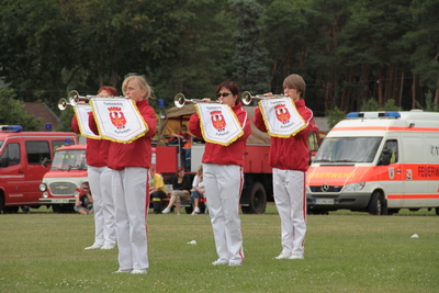 Foto des Albums: Fanfarenzug Potsdam - Auftritt 80 Jahre Freiwillige Feuerwehr Dobbrikow (26.06.2011)
