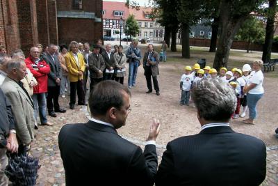 Foto des Albums: Feierlicher Baubeginn der Integrationskita in Wittstock (24.06.2011)