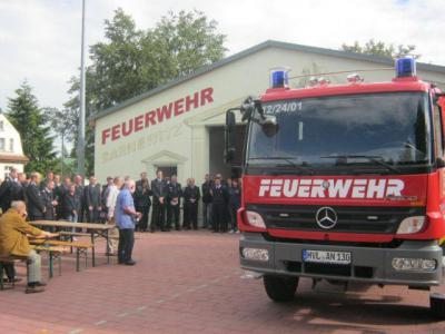 Foto des Albums: Feierliche Übergabe des Feuerwehrautos in Barnewitz (24. 06. 2011)
