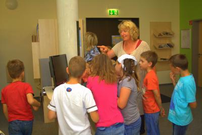 Foto des Albums: "Einführung in die Bibliothek" mit der 2. Klasse der Zielitzer Grundschule (22. 06. 2011)
