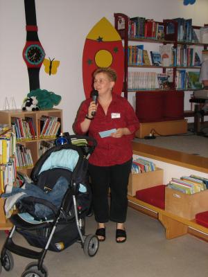 Anja Beyer (Vorstand Wir DABEI! 2008) er&ouml;ffnet die Wanderausstellung in Lampertheim 