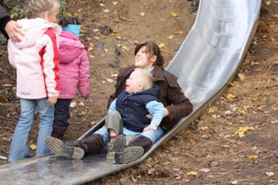 Kinder rutschen 